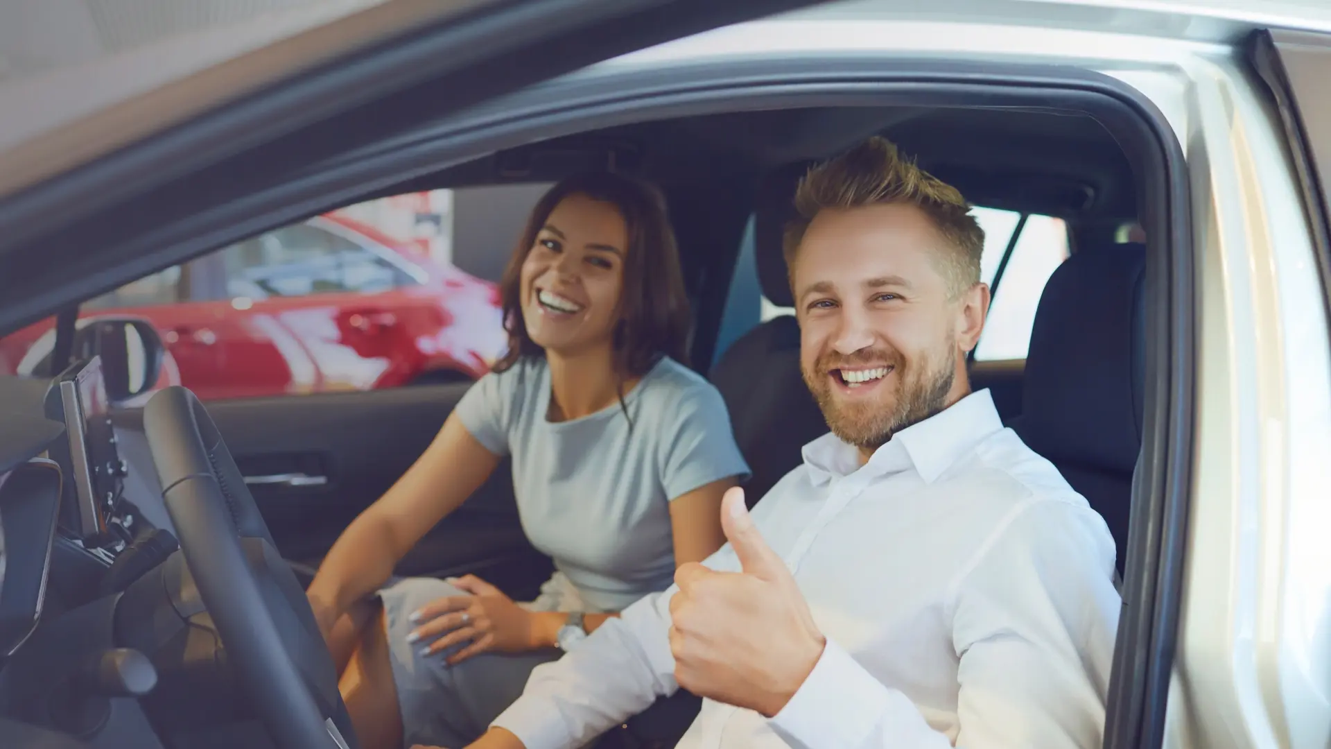 Conductor en su auto — Seguro de auto con Estratego